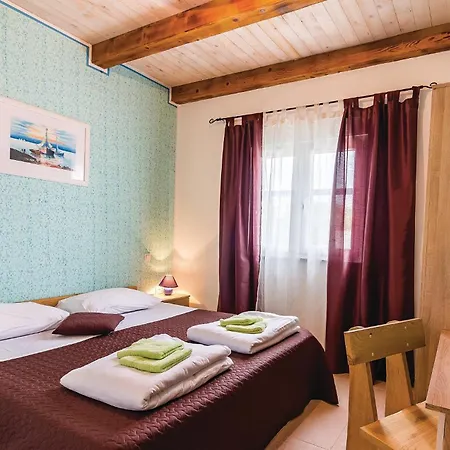 Dom wakacyjny Amazing In With Jacuzzi, Wifi&outdoor Swimming Pool *
