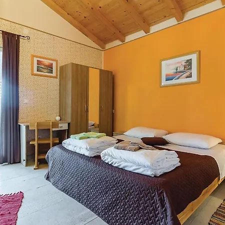 Amazing Home In Rezanci With Wifi