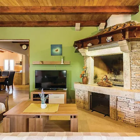 Amazing Home In Rezanci With Wifi