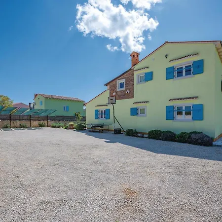 Amazing Home In Rezanci With Wifi Holiday home Rezanci