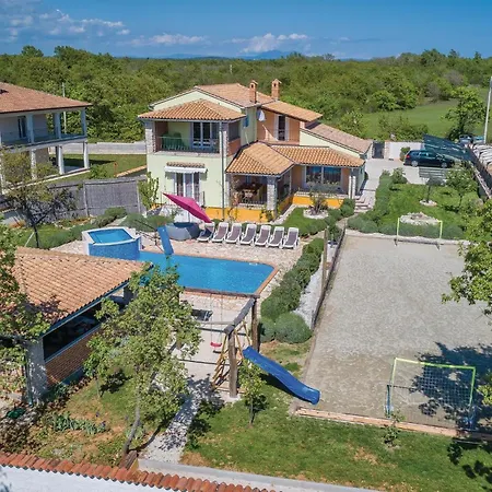 Amazing In With Jacuzzi, Wifi&outdoor Swimming Pool